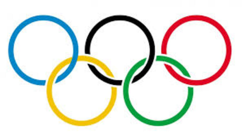 Pięć kółek zachodzących na siebie - flaga olimpijska.