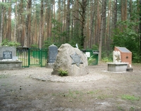 pomnik kamień z tablicą w kształcie Gwiazdy Dawida