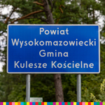 Tablica z informacją o wjeździe na teren gminy.