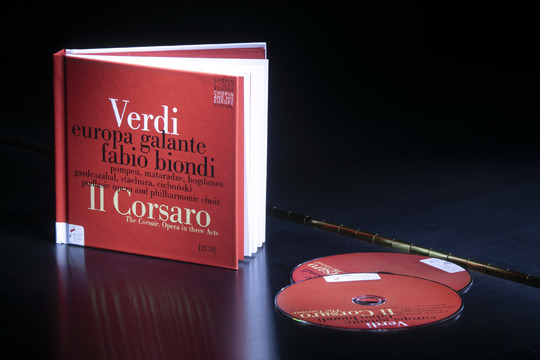 Płyta CD i okładka z napisem Verdi Il Corsaro