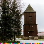 Drewniana dzwonnica kościoła