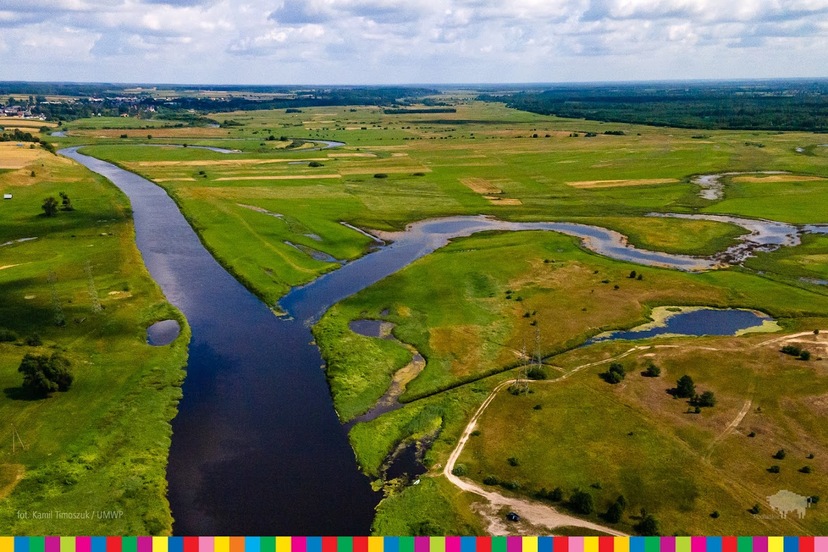rzeka, zdjęcie zrobione z drona