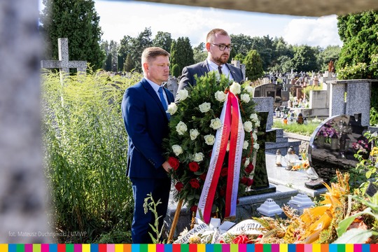 [01.08.2022] Złożenie wieńca na grobie Mieczysława Wroczyńskiego-3.jpg