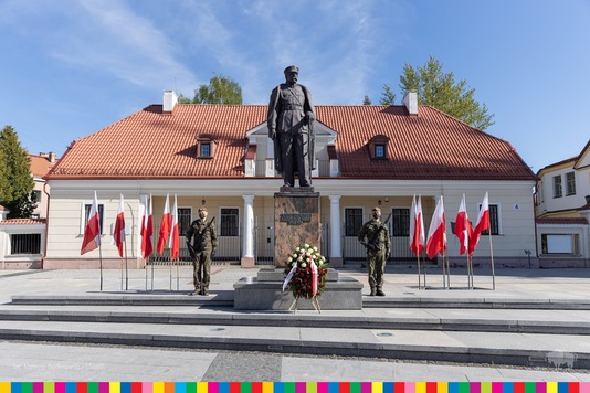 Pomnik Marszałka Józefa Piłsudskiego i warta honorowa