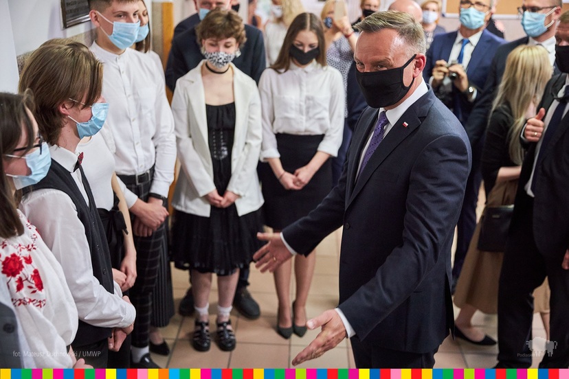 Prezydent Andrzej Duda z ludźmi podczas wizyty w Bielsku Podlaskim