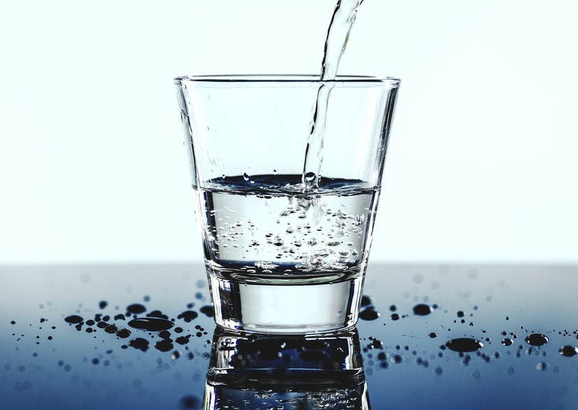 szklanka z wodą.jpg