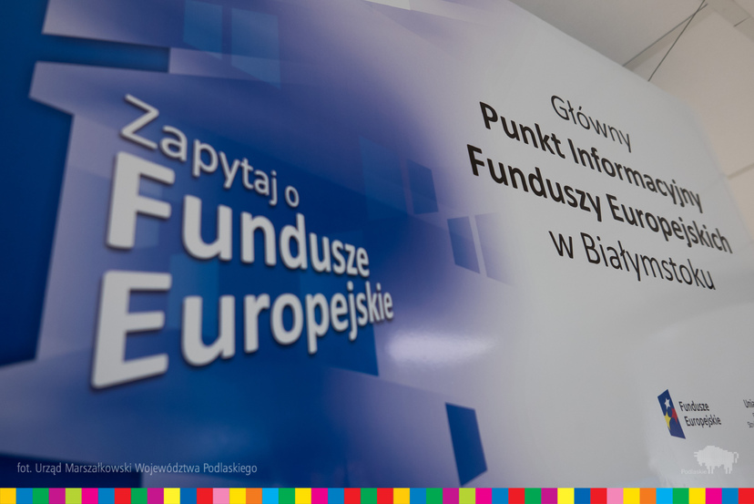 Ścianka informująca o Głównym Punkcie Informacyjnym Funduszy Europejskich