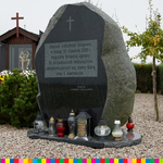 Kamień poświęcony pamięci białostockich maturzystów.