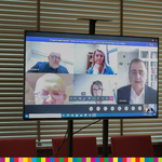 Ekran z twarzami uczestników konferencji online