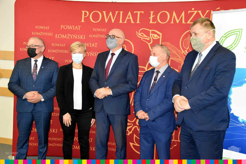 Wraz z wicemarszałkiem Markiem Olbrysiem przedstawiciele zarządu ŁFS reprezentujący gminy Sokoły, Rutki, powiat łomżyński i Wysokie Mazowieckie.