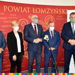 Wraz z wicemarszałkiem Markiem Olbrysiem przedstawiciele zarządu ŁFS reprezentujący gminy Sokoły, Rutki, powiat łomżyński i Wysokie Mazowieckie