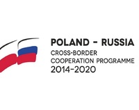 Grafika z flagami Polski i Rosji oraz nazwą Programu Transgranicznego Polska-Rosja na lata 2014-2020 w języku angielskim