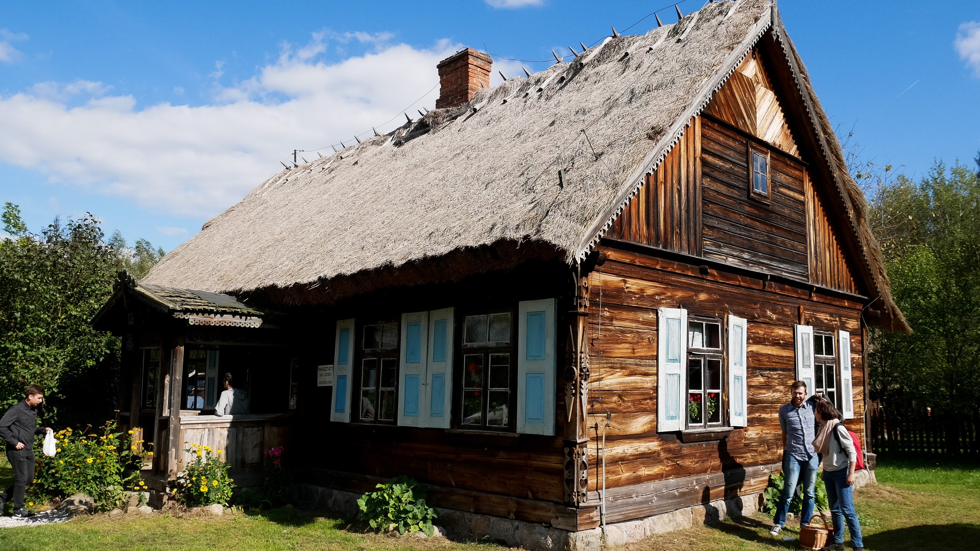 Drewniana wiejska chata w Podlaskim Muzeum Kultury Ludowej