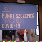 Grafika z napisem Punkut Szczepień przeciwko COVID-19.