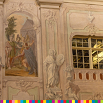  Wnętrze kościoła w Tykocinie. Widoczna jest ściana z odnowionymi freskami.