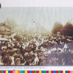 Reprodukcja starego zdjęcia przedstawiającego jarmark w Czyżewie