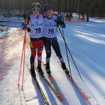 Uczestniczki XIV Biegu Hubala w narciarstwie biegowym stoją obok siebie