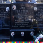 Tablic na grobie rodzinnym, w którym jest pochowany Zbigniew Brożek