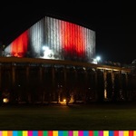 Oświetlony budynek Opery i Filharmonii Podlaskiej  