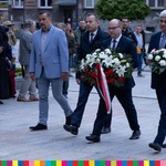 Marszałek Województwa Podlaskiego i Wojewoda Podlaski składają kwiaty