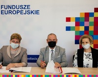 Wicemarszałek Marek Olbryś podpisał umowę na dotację z funduszy europejskich na remont biblioteki w Szumowie