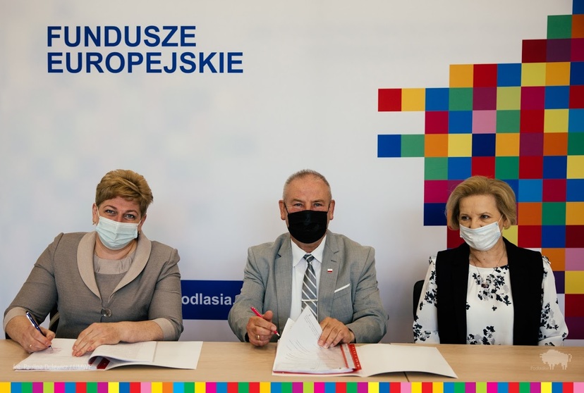 Wicemarszałek Marek Olbryś podpisał umowę na dotację z funduszy europejskich na remont biblioteki w Szumowie