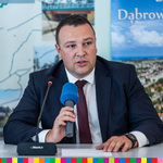 Mariusz Nahajewski, dyrektor Podlaskiego Zarządu Dróg Wojewódzkich mówiący do mikrofonu