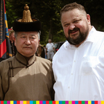 wicemarszałek Stanisław Derehajło pozuje do zdjęcia z ambasadorem Mongolii