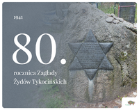 tablica w kształcie gwiazdy Dawida na kamieniu, na zdjęciu znajduje się napis 80 rocznica Zagłady Żydów Tykocińskiech