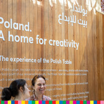 Napis na drewnianej ścianie: Poland A home for creativity