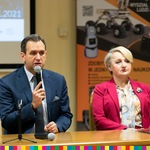 Członek zarządu Wiesława Burnos wraz z prezesem Sebastianem Rynkiewiczem