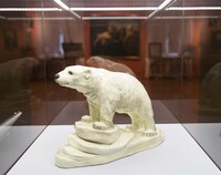 figurka białego  niedźwiedzia