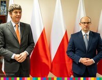 Od lewej stoją Ambasador  Niemiec oraz Marszałek Województwa Podlaskiego