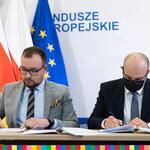 Podpisanie umów na prace scaleniowe z powiatem siemiatyckim 10_03_2022 (9).jpg