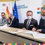 Podpisanie umów na prace scaleniowe z powiatem siemiatyckim 10_03_2022 (6).jpg