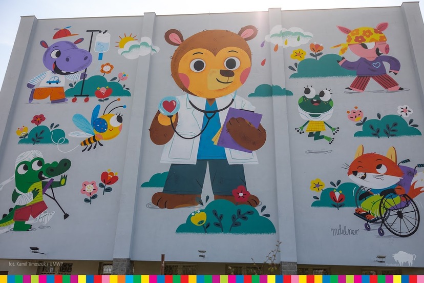 mural przedstawiający misia lekarza i chore zwierzątka